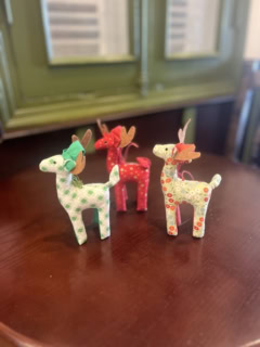 あまりにもかわいくて思わず手に取ってしまったのが、こちらの人形。鹿なのかトナカイなのか分かりませんが（笑）、ヒモ付きなのでバッグチャームとしてもオススメです。各99,000ドン（日本円で約594円）