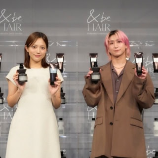 佐久間大介と川口春奈が【&be】の発表会で初対面！愛用ヘアケアや心をケアするものを語る