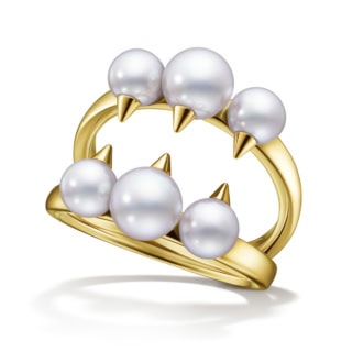 〈デインジャー〉リング［K18YG×あこや真珠］¥471,900（TASAKI）