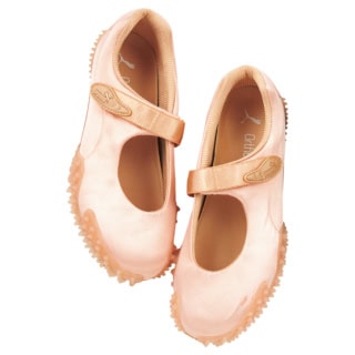 ピンクスニーカー¥13,200（プーマ／プーマ お客様サービス）
