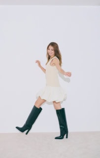 ドレス¥217,800、ネックレス¥184,800、ブーツ※参考商品（全てパトゥ／イザ）