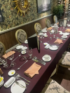 なんだか王族の晩餐会のようなテーブルセッティングにも上がりました！