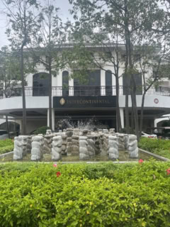 クラシックな外観が素敵！ どこかベトナムっぽさも感じる噴水も印象的でした