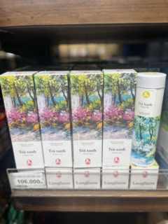 こんな素敵なパッケージのお茶も売っていました。こちらもおみやげに渡したら喜ばれそう！