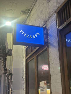 看板も外観もかなり洒落ていました！