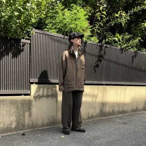 使う色は3色まで、がおしゃれの原則。絶妙なゆるさがイイ！ジャケットコーデの見本【メンズ服に学ぶ】