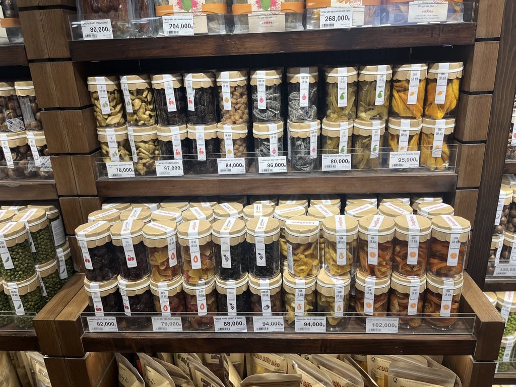 ドライフルーツの種類はめちゃくちゃ充実しています。ひとつ70,000ドン（日本円で約420円）〜と、買いやすい価格なのも魅力的！