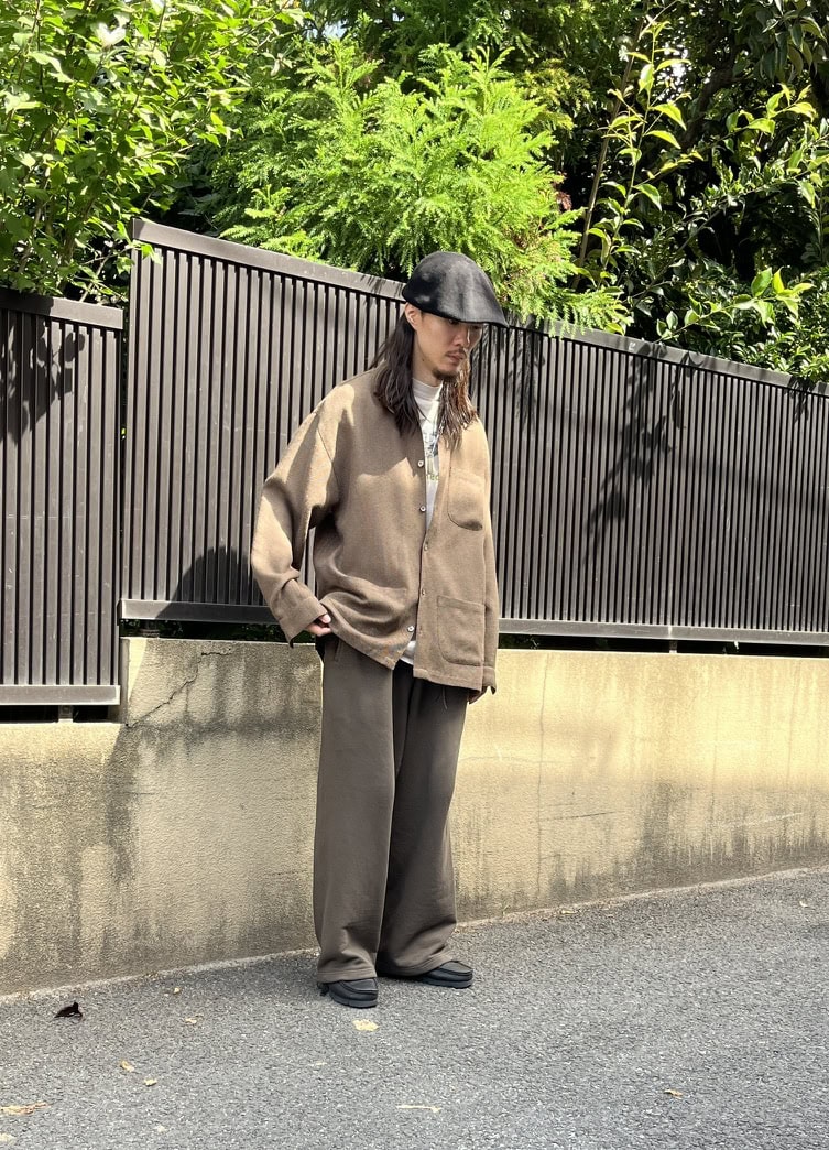 使う色は3色まで、がおしゃれの原則。絶妙なゆるさがイイ!ジャケットコーデの見本【メンズ服に学ぶ】