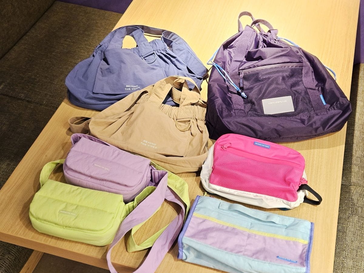 「Beyond The Vines」は2015年、シンガポールでダニエル・チュー＆レベッカ・ティン夫妻により 「優れたデザインは誰にとっても手に入れやすいものであるべきだ。」という信念に基づいてスタートしたブランド。