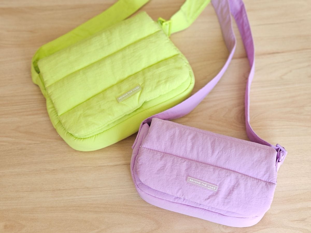 左：Poofy Bag ￥9,890、右：Pocket Poofy Bag ￥7,690