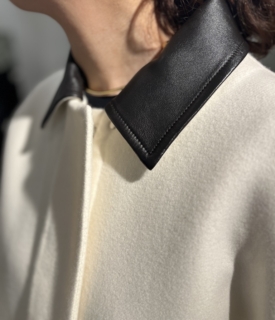 レザーとウールの素材のコントラストも絶妙なスパイスに！