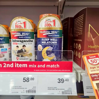 60粒入りはドラッグストアで39.25シンガポールドルでしたが、店頭でプロモーションが開催されていて別商品と合わせると片方が70%オフになるという謎ラッキーに遭遇し、11.77シンガポールドルで買えたことに、レシート上はなっています。謎!