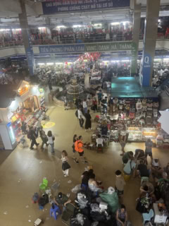 正直、市場内はかなりカオスです（笑）。でも日本では味わえない光景なので、足を運ぶ価値はアリですよ！