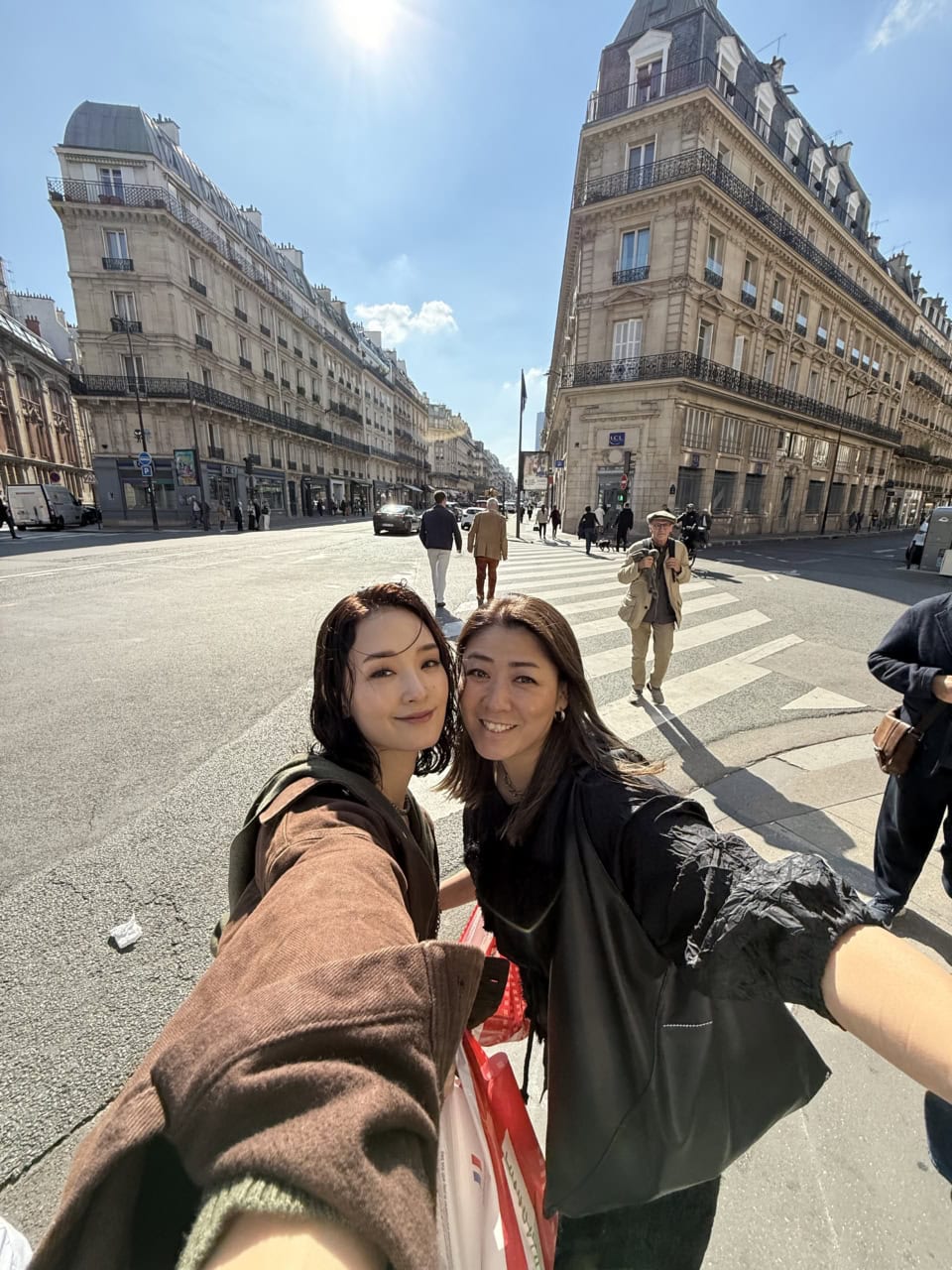 今回の旅をご一緒したヘアメイクの越智めぐみさんと!