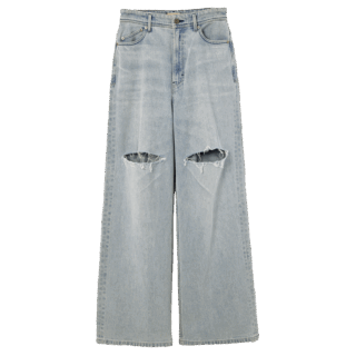 デニムパンツ¥36,300（YANUK×KAORI HIGUCHI／カイタックインターナショナル）