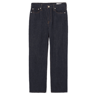 ストレートデニムパンツ¥27,500（アマリー＆セシリー×アッパーハイツ／ゲストリスト）