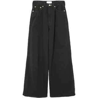 デニムパンツ¥41,800（トゥ エ モン トレゾア フォー ユナイテッドアローズ／ユナイテッドアローズ 六本木ヒルズ店）