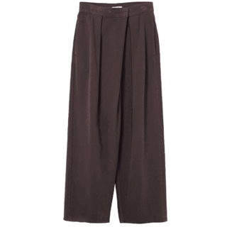 デニムパンツ¥29,700（ウィム ガゼット／ウィム ガゼット ルミネ新宿店）
