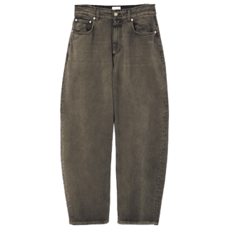 デニムパンツ¥60,500（クローズド／トヨダトレーディング プレスルーム）
