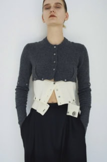 カーディガン¥52,800(ケイル)