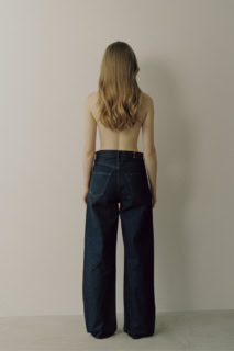 デニム¥41,800（マーノ）