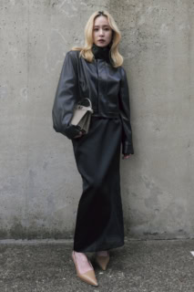 ブルゾン¥63,800、スカート¥36,300（Gajess）