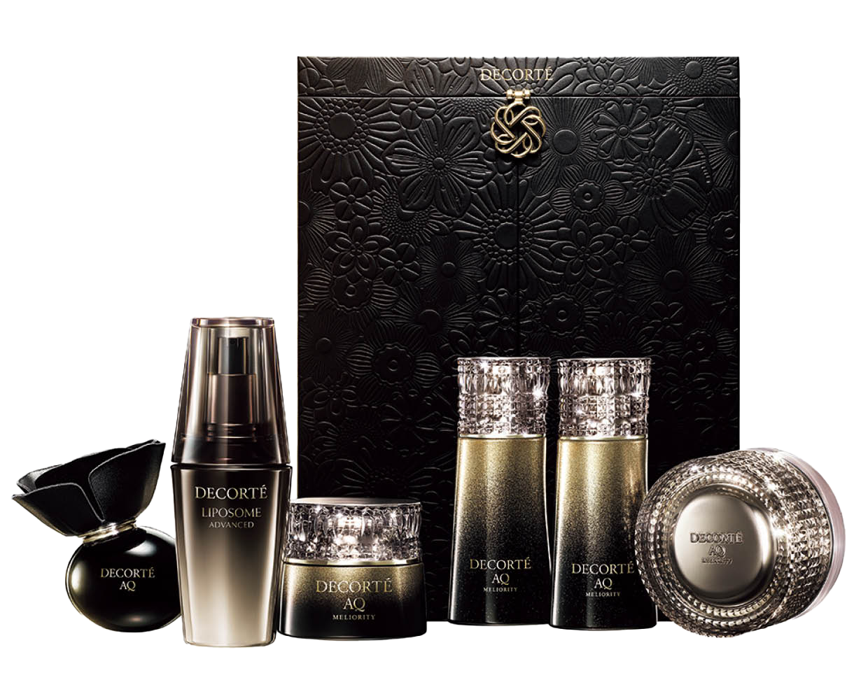 コスメデコルテ エターナルエレガンス ボックス ¥77,000（コスメデコルテ・12月1日限定発売）セット内容：リポソーム アドバンスト リペアセラム インテンス 50mL、AQ ミリオリティ リペア エマルジョン フォーティファイド 75mL、同 リペア ローション フォーティファイド 75mL、同 インテンシブ クリーム フォーティファイド 20g、同 フェイスパウダー エレガンスグレース 10g、AQ パルファン 30mL