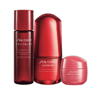 ファースト エクスペリエンスキット ¥5,940※編集部調べ(SHISEIDO・11月1日数量限定発売)セット内容:アルティミューン™ パワライング セラム 15mL、オイデルミン エッセンスローション 30mL、エッセンシャルイネルジャ ハイドレーティング クリーム 15g