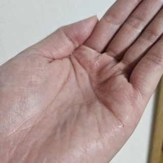 【SINORU】オイルは4～5プッシュ程度。毛先と、広がるハチまわりの髪にちょちょっとつけておきました。