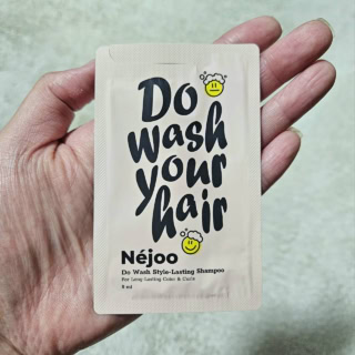 【Néjoo】これが100円で買える1回分のサシェ。こちらが5mLです。