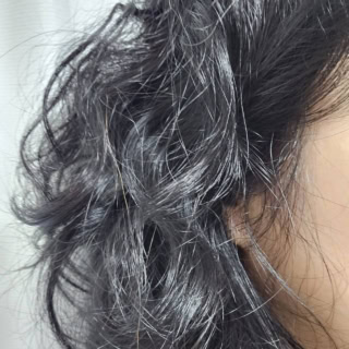 【Néjoo】起き抜けの髪がこちら。パーマがぶりんぶりん♡ ボリューム感があるけど当社比でいうと「柔らかい」質感でした！