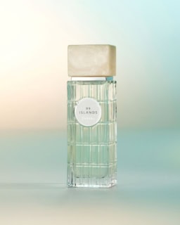 日本のラグジュアリージュエラーTASAKIが2025年10月10日(金)、自社初となるフレグランスコレクション「TASAKI HAUTE PARFUMERIE(TASAKI オート パフューマリー)」を発表。