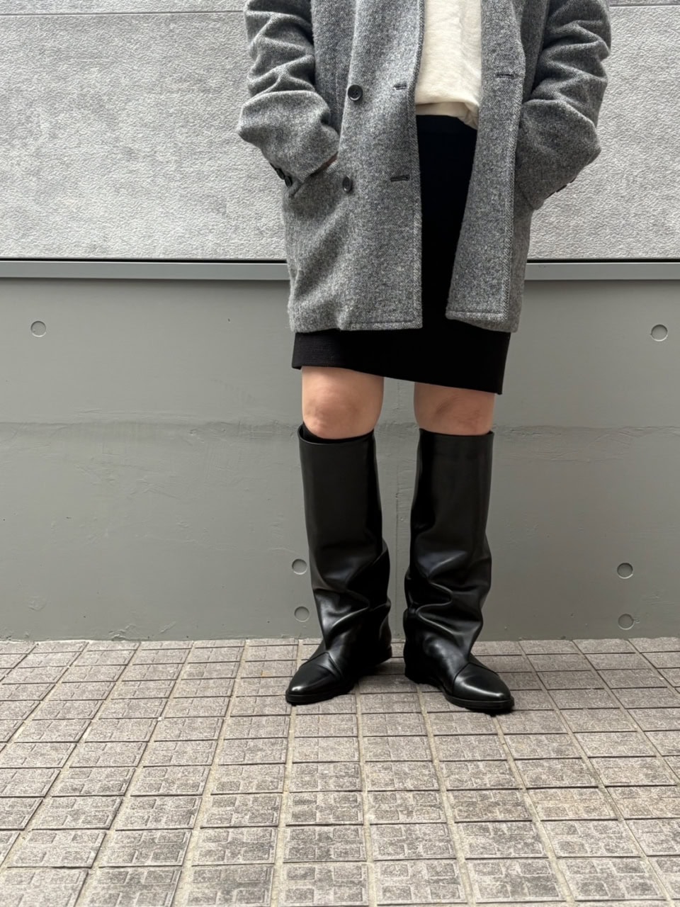 足首まわりがくしゅっとたるむのがたまりません。セレクトショップで10万円くらいで購入。