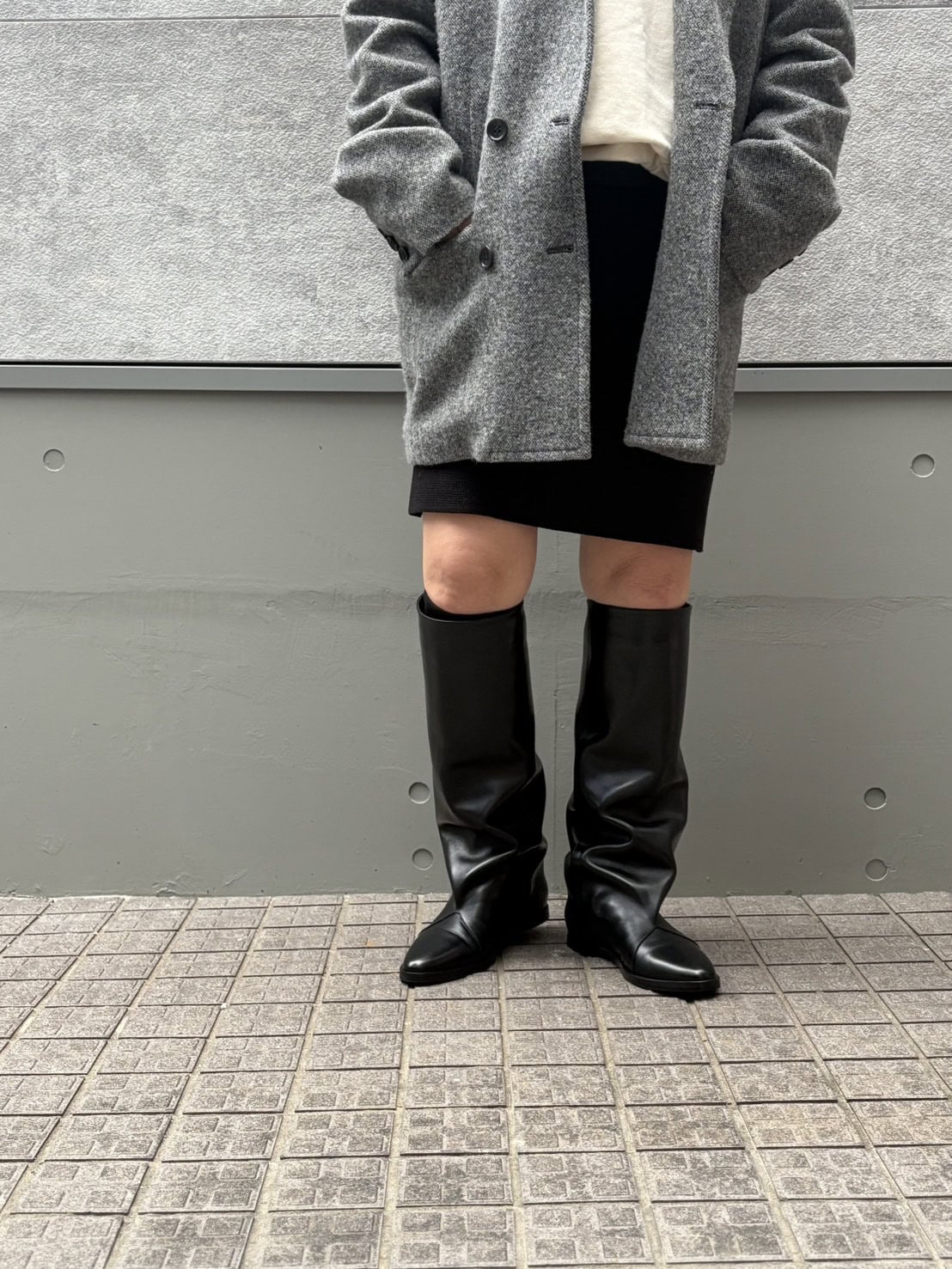 足首まわりがくしゅっとたるむのがたまりません。セレクトショップで10万円くらいで購入。