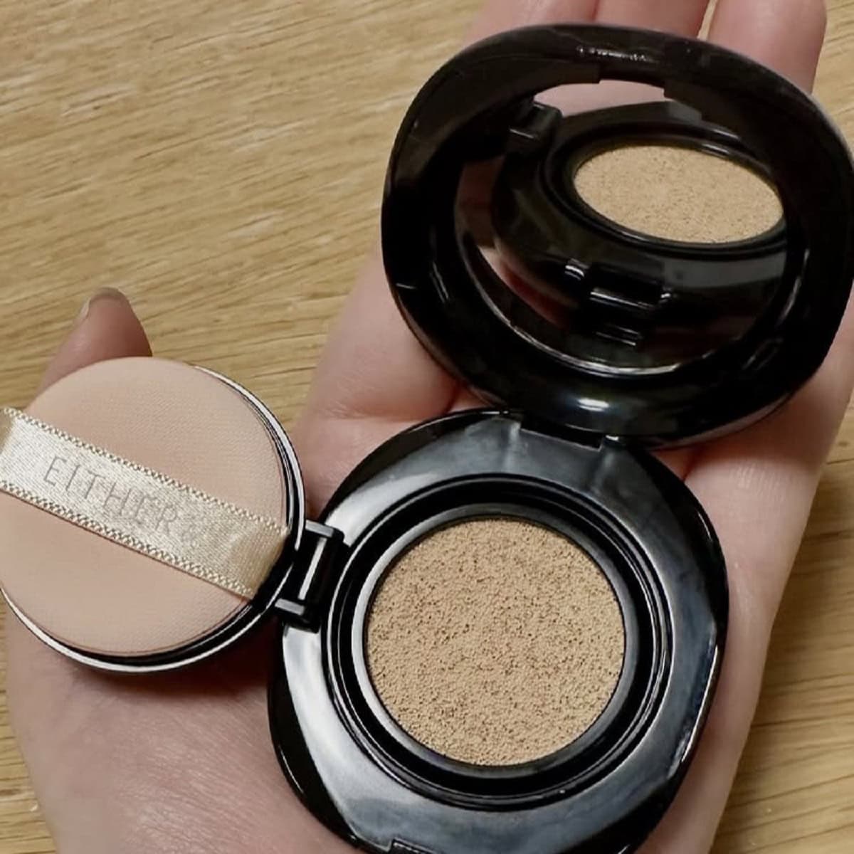 どちらもバッグやポーチにジャラづけできるミニサイズもあるので、朝は通常サイズのブラータイプ、肌が乾燥したりくすみがちになる午後はミニサイズのグロウタイプと使い分けても良さそう！