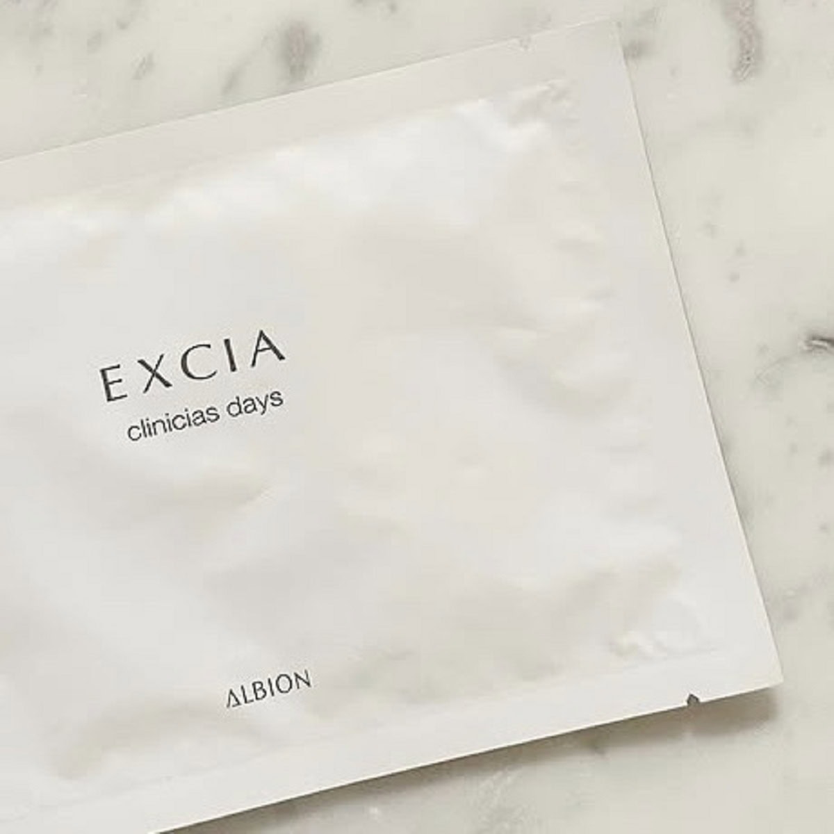 エクシア クリニシャス デイズ 28枚入 ¥22,000（アルビオン）