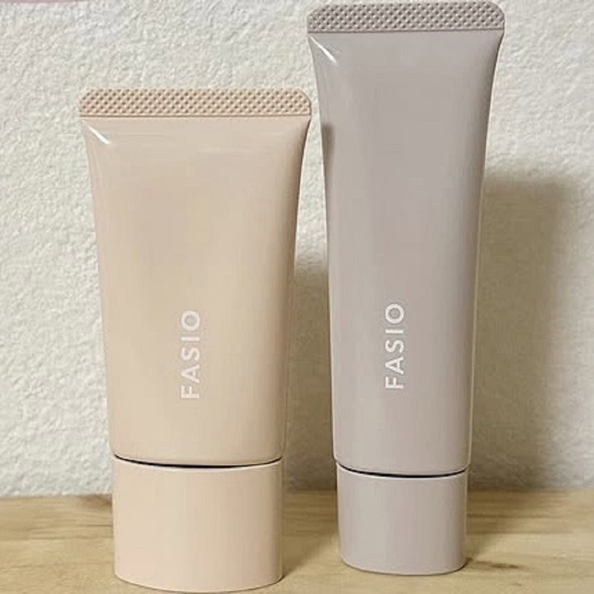 FASIO BB ティント UV カバー SPF45・PA++++ 全3色 各30g 各¥1320、同 うるおい整う クリーム下地（カバー）SPF40・PA+++ 30g ¥1320（コーセー）※すべてライター調べ