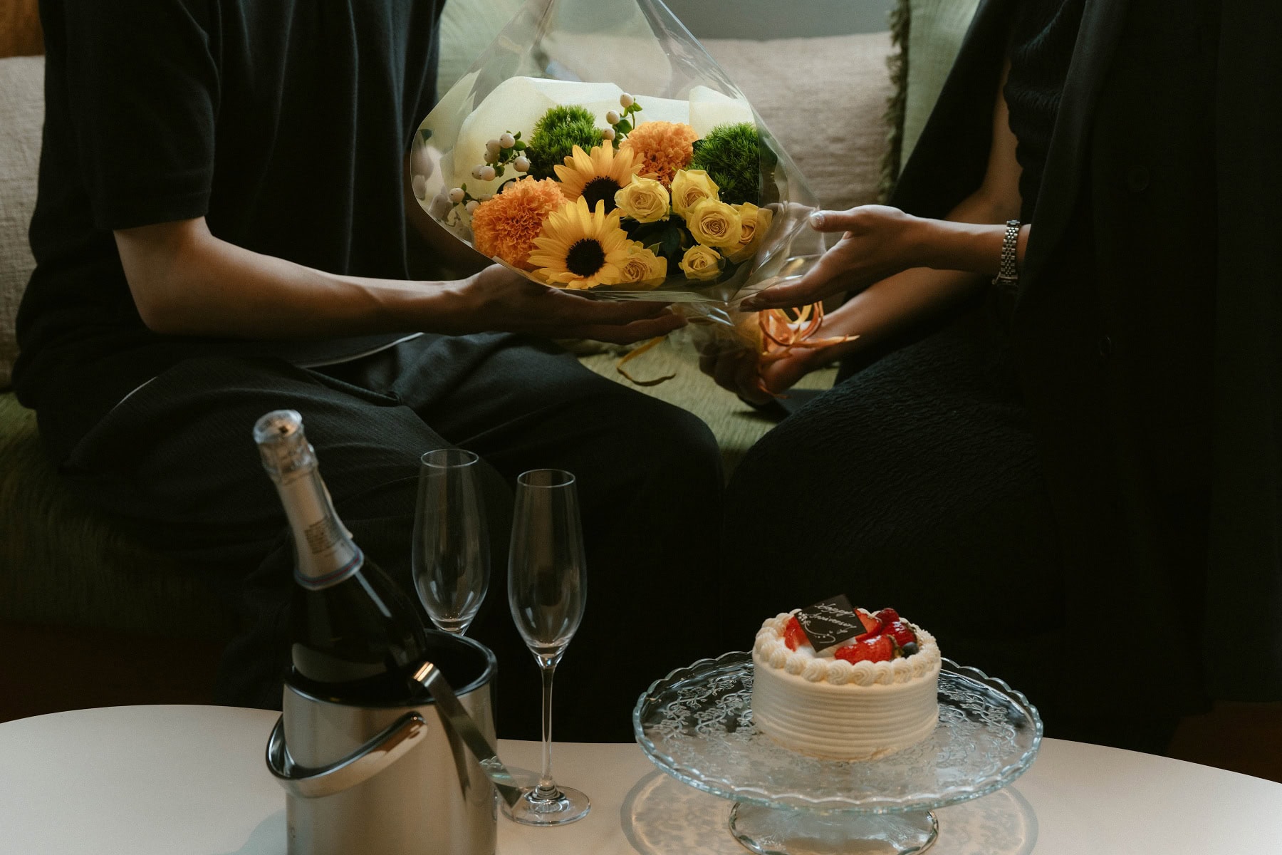 「パーティプラン」では、4号サイズのケーキとスパークリングワインをセットで用意。 誕生日や記念日はもちろん、仲の良いお友だちとの集まりにもぴったりなプラン。