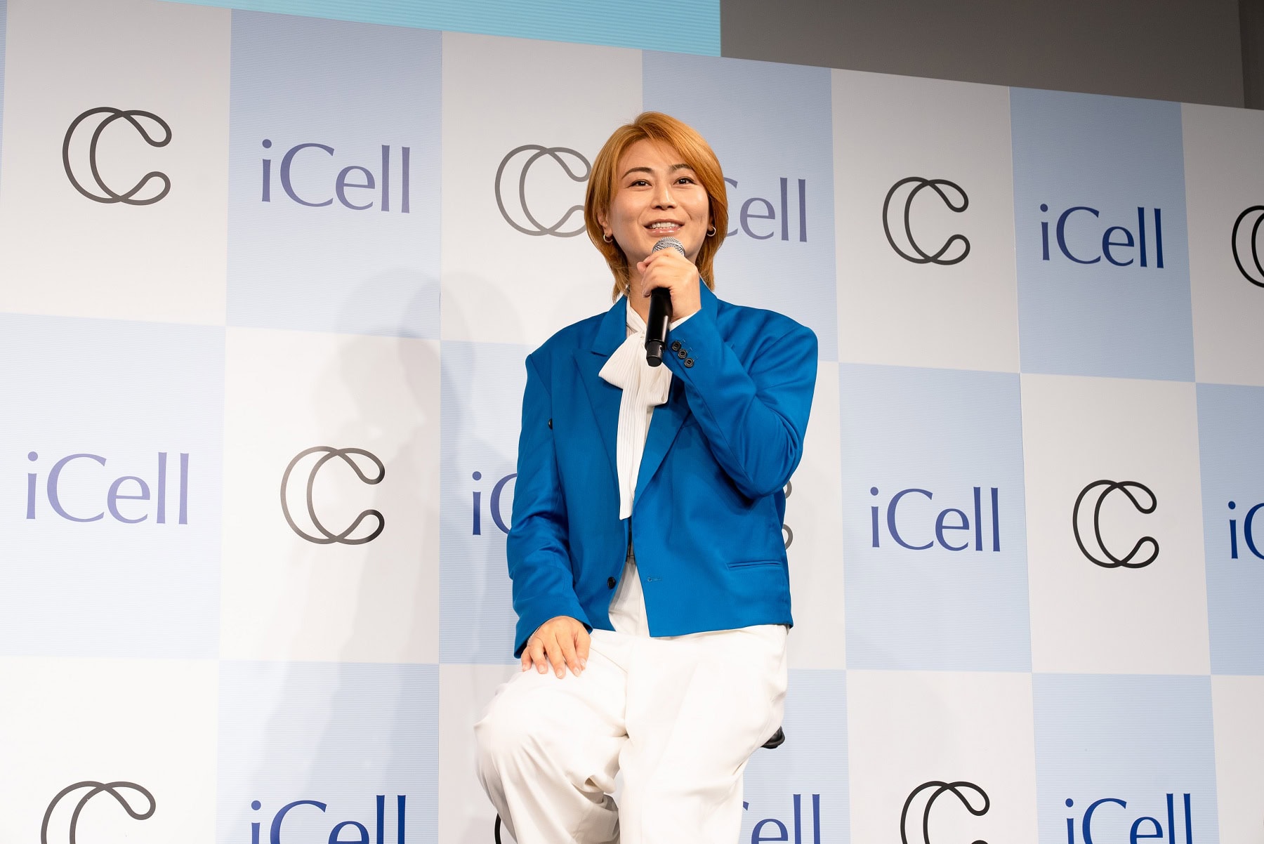 年齢に縛られない生き方を心がけているという氷川さん。