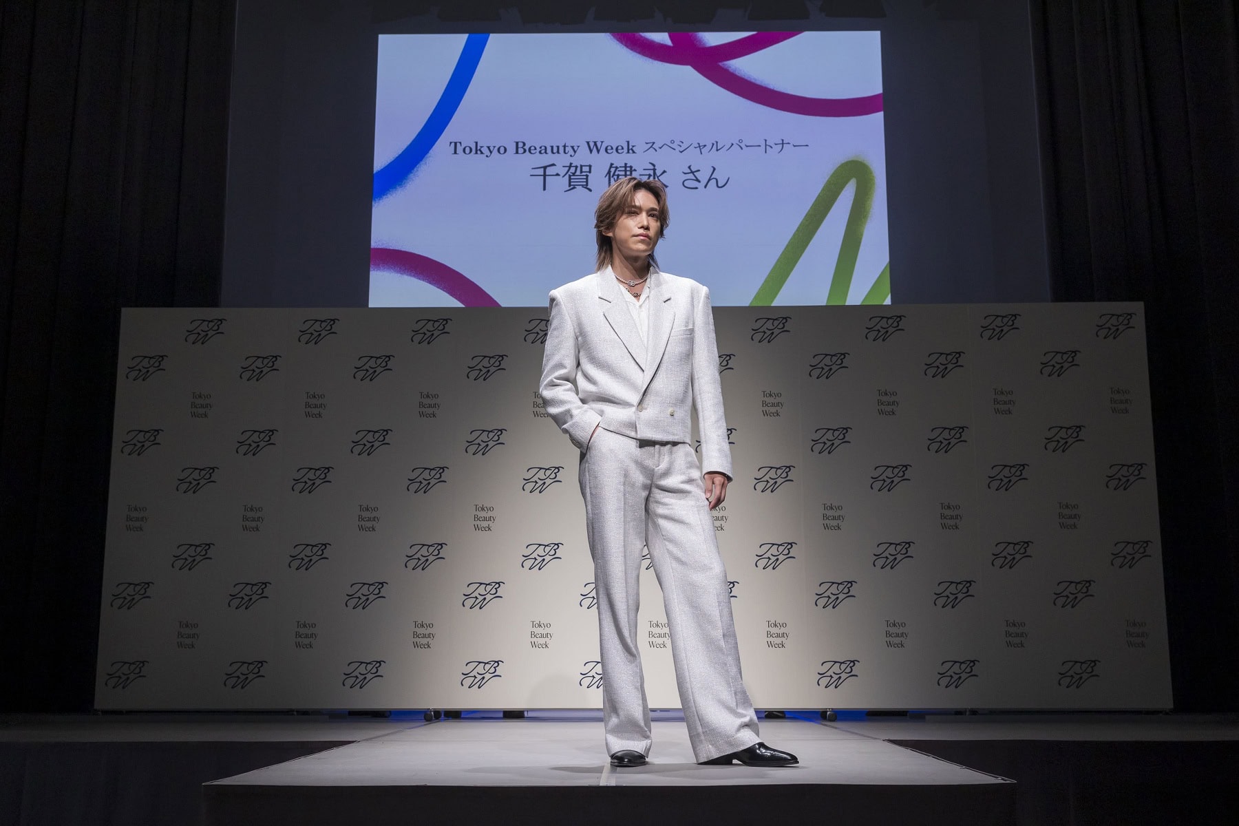 ランウェイで登場した千賀健永さん