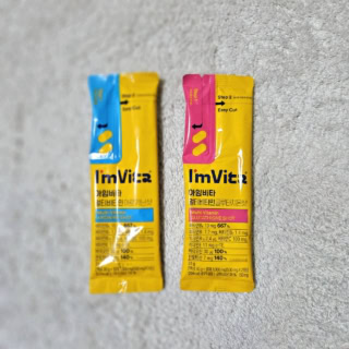 錠剤の成分にアルギニン（健康維持を支えるアミノ酸、といわれている成分）やグルタチオン（肝臓の解毒作用をサポートする、といわれている成分）を強化した、パウチタイプも売られていました。1＋1（1本買ったら1本タダ。要するに半額ｗ）で3,500ウォン（日本円で約385円）でした。1本200円しないと考えれば、わりとおトクかも。