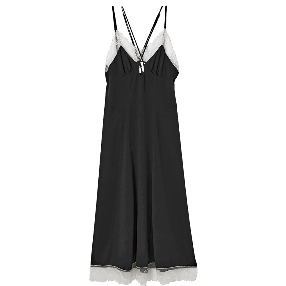 ドレス¥72,600(フェティコ/ザ・ウォール ショールーム)