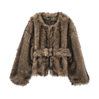 ファージャケット¥47,300(スタイリング//スタイリング/ルミネ新宿1店)