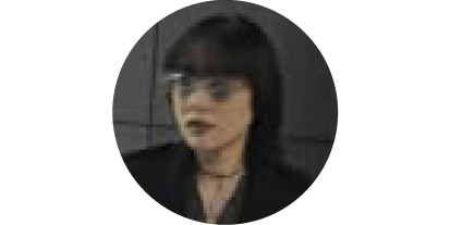 STYLIST 福島あいかさん PROFILE_先生こと白幡啓さんに師事後、独立。メンズ×フェミニン、ストリートミックスなど、 テイストの異なるアイテムをスタイリングする達人。