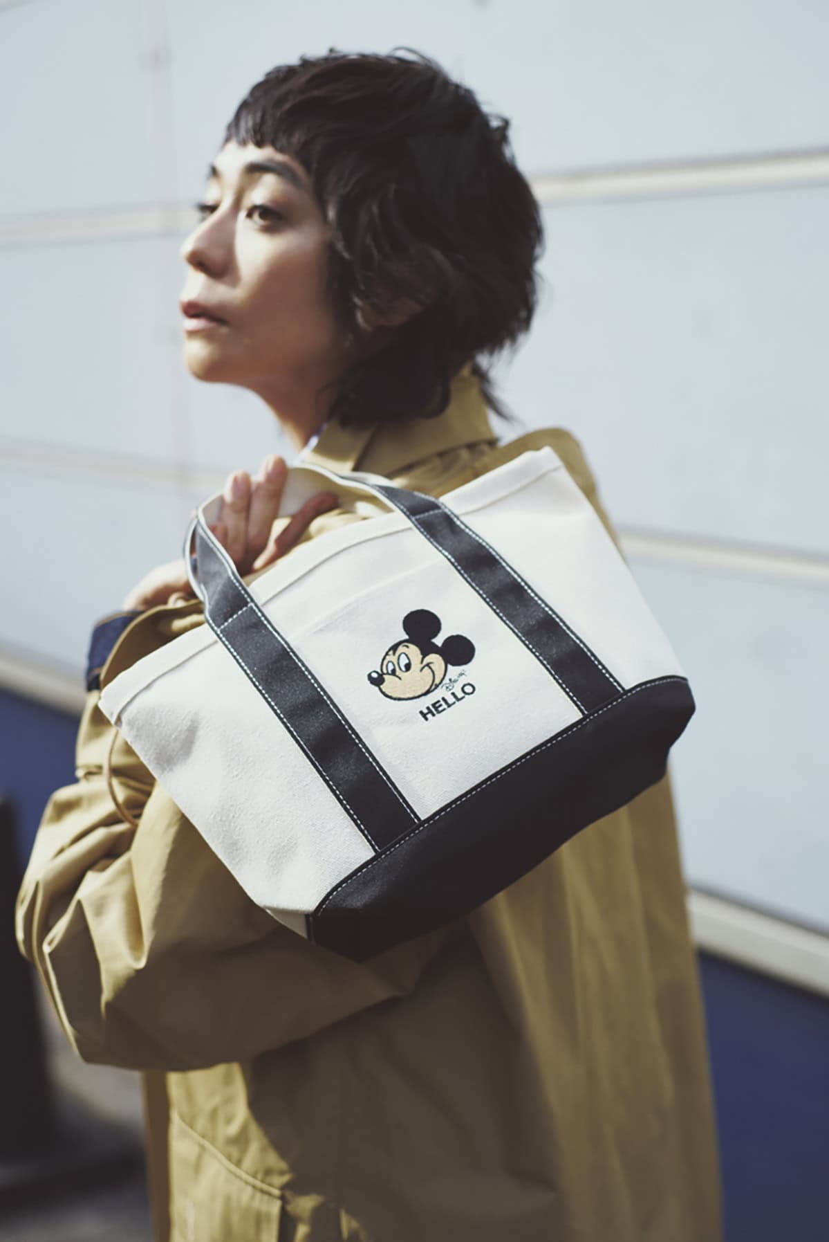 逆サイドのポケットにはミッキーマウスの刺繍入り