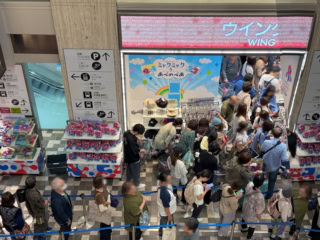 2025大阪・関西万博オフィシャルストア あべのハルカス店　大混雑！