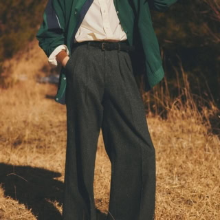 JOSÉ WIDE TROUSERS￥29,700 カラー展開／グレー、ブラウン サイズ／32、34、36