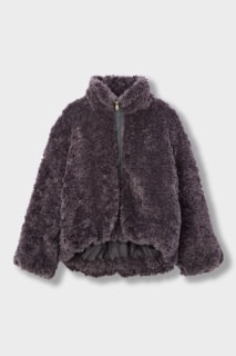 マルチで使いやすいグレージュもオススメ。