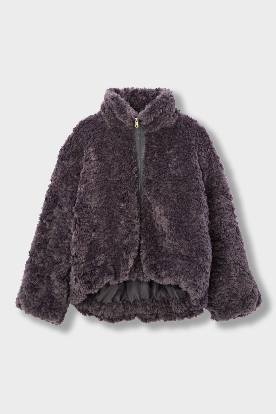 マルチで使いやすいグレージュもオススメ。