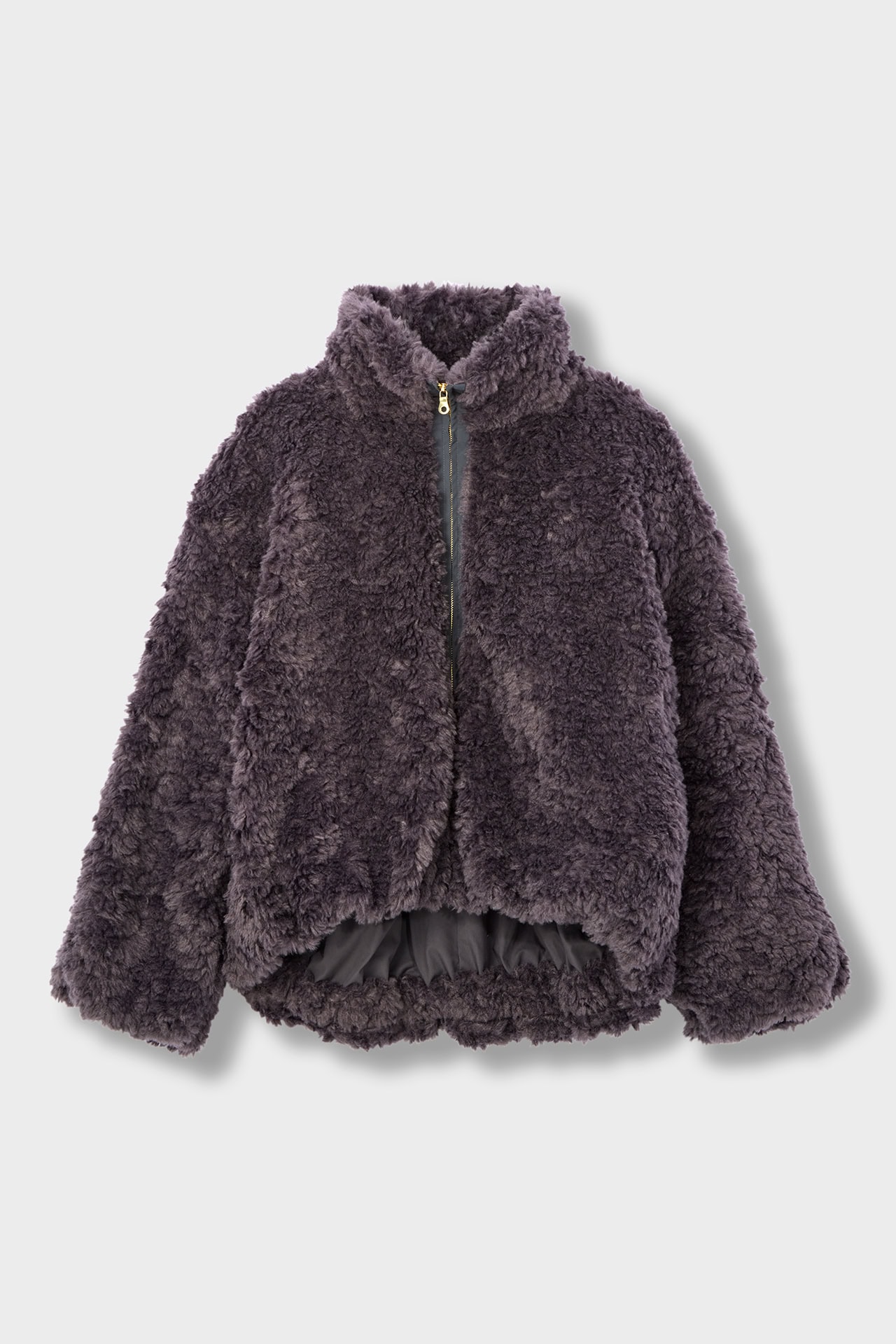 マルチで使いやすいグレージュもオススメ。